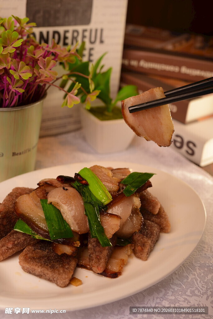 美味香煎猪肝摆盘精致