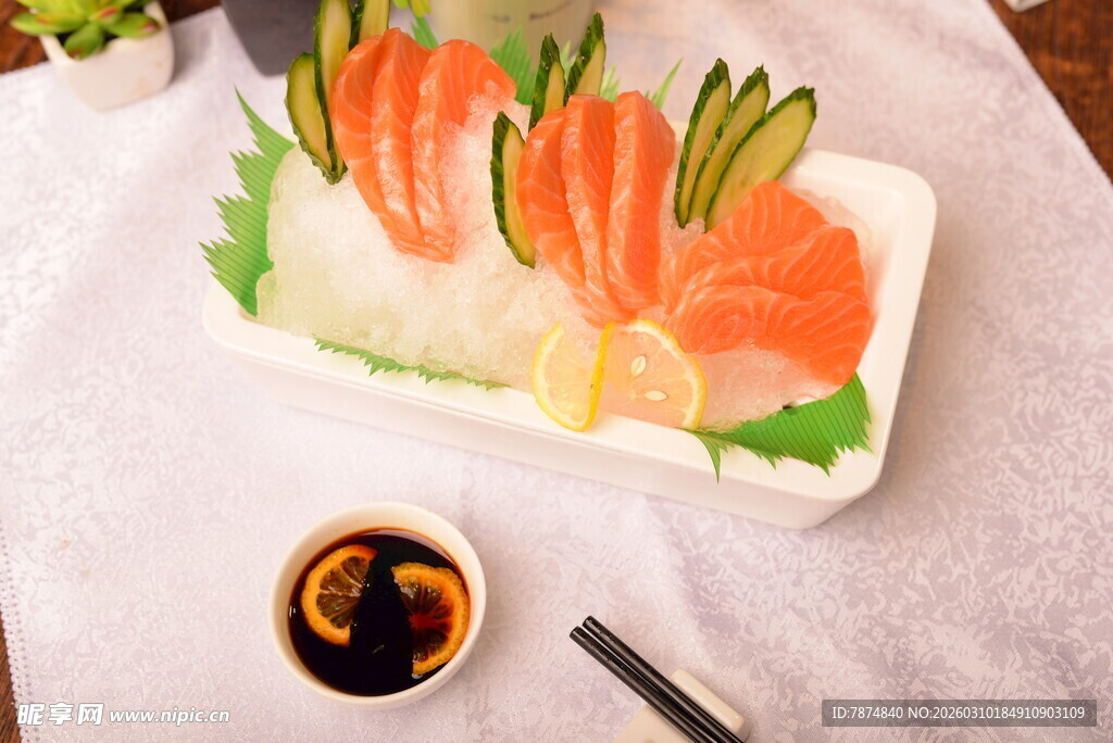 精致三文鱼刺身拼盘