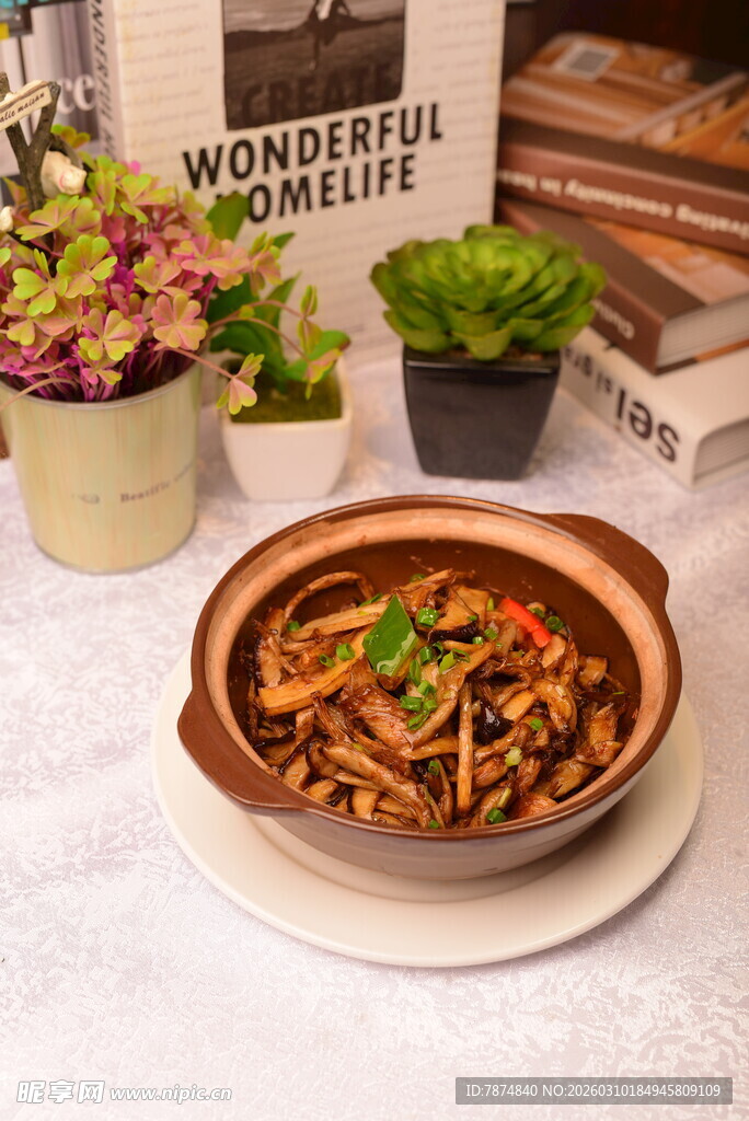 美味陶制碗装特色炒菜