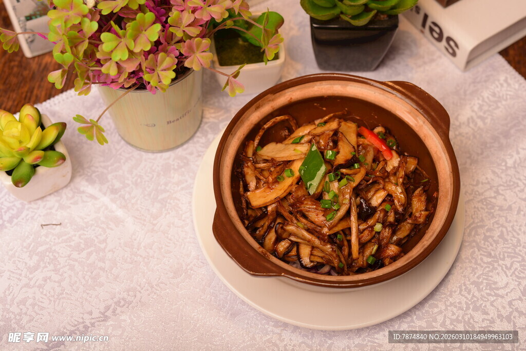 美味砂锅菜 香气四溢