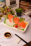 精致三文鱼刺身拼盘