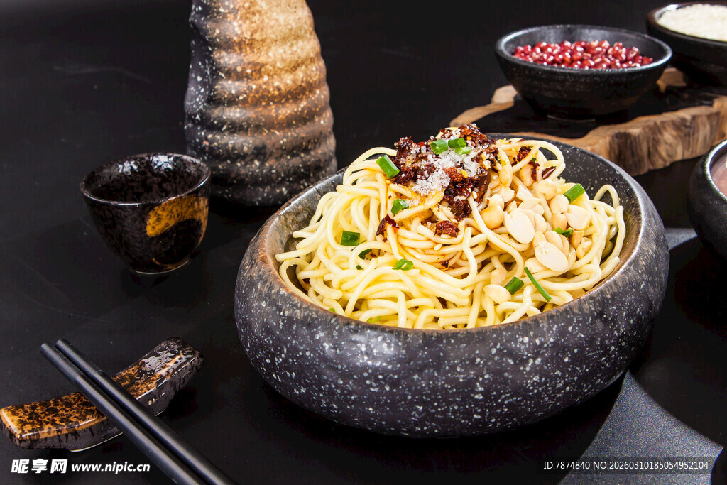 石锅美味拌面 鲜香诱人