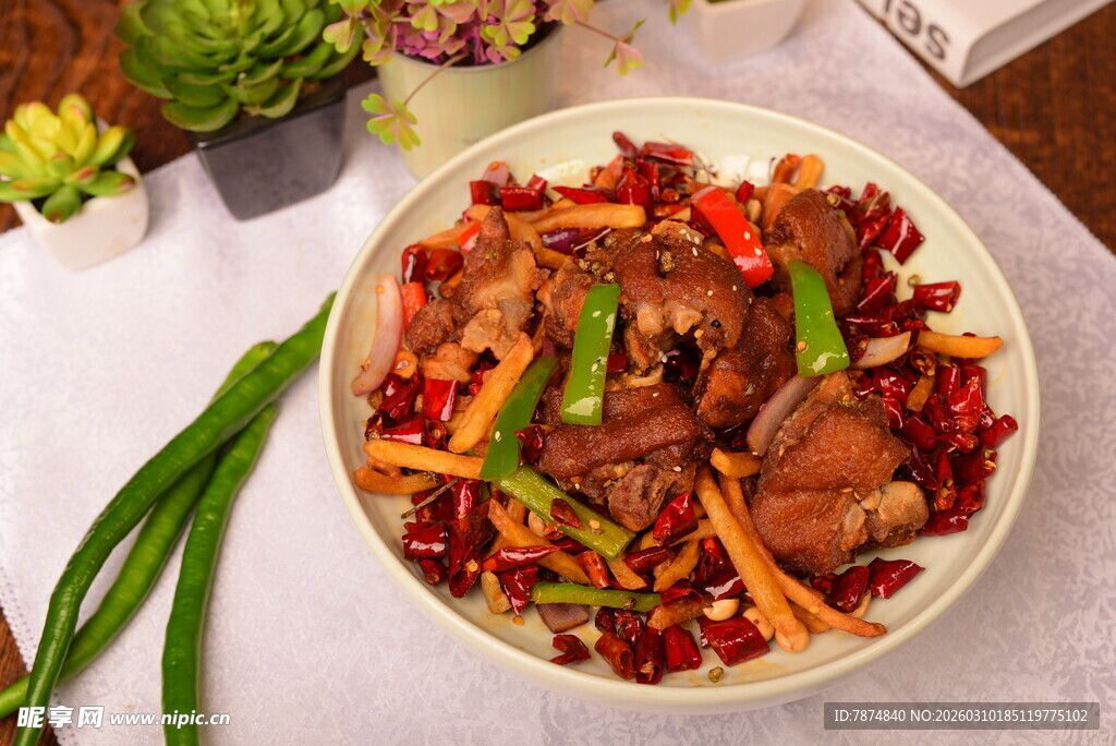 香辣美味的特色炒肉菜肴