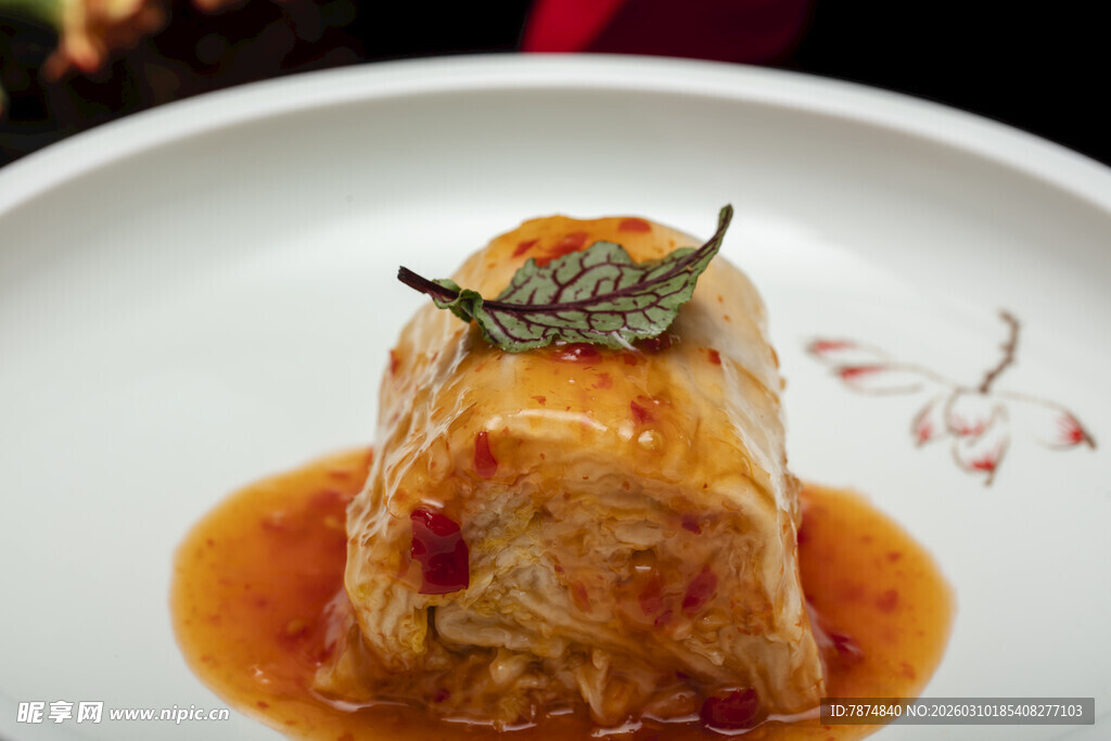 美味泡菜卷 点缀清新香叶