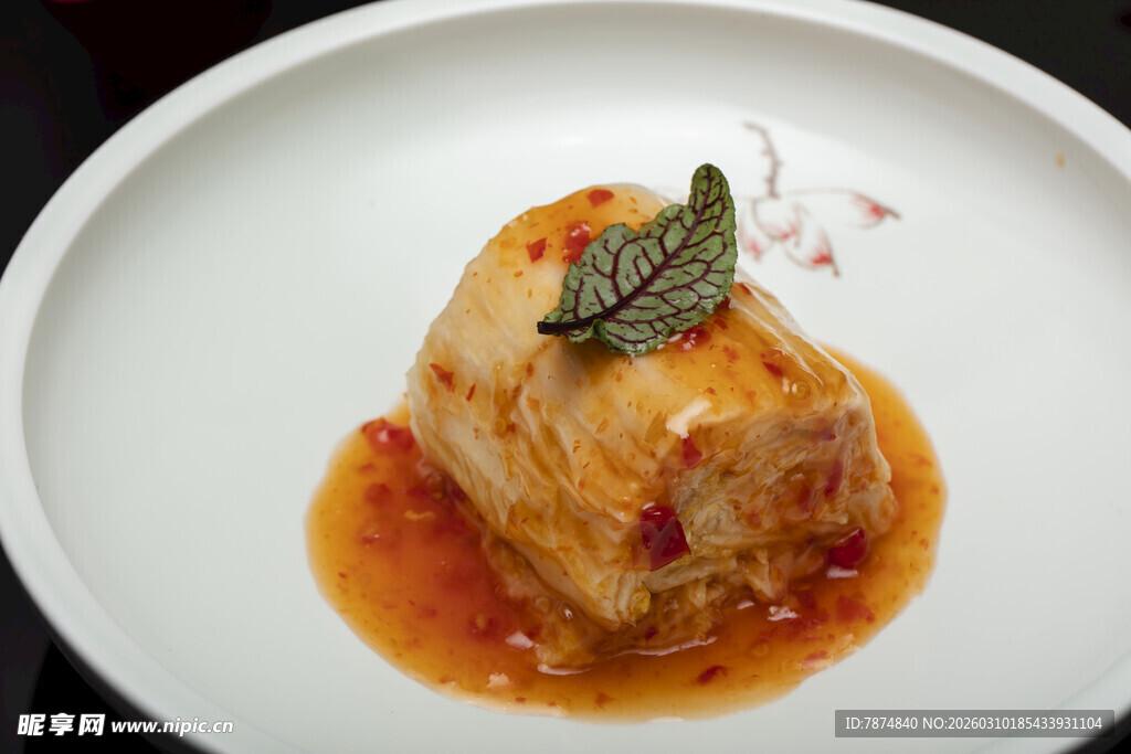 精致摆盘的特色美味佳肴