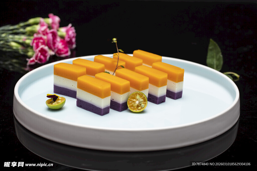 精致多层糕点摆拍