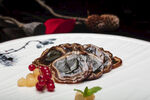 精致摆盘的特色鲍鱼料理