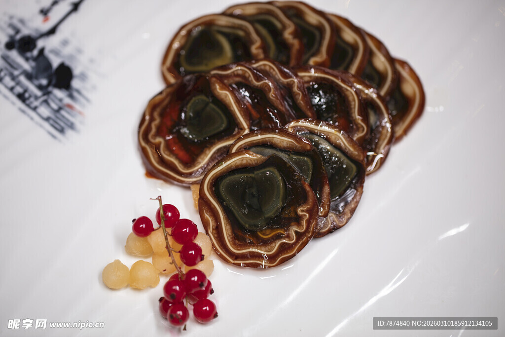 多彩千层糕点配鲜果