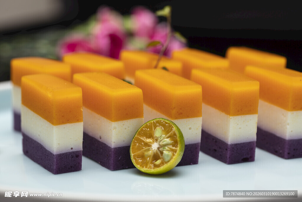 百香果三层美味糕点