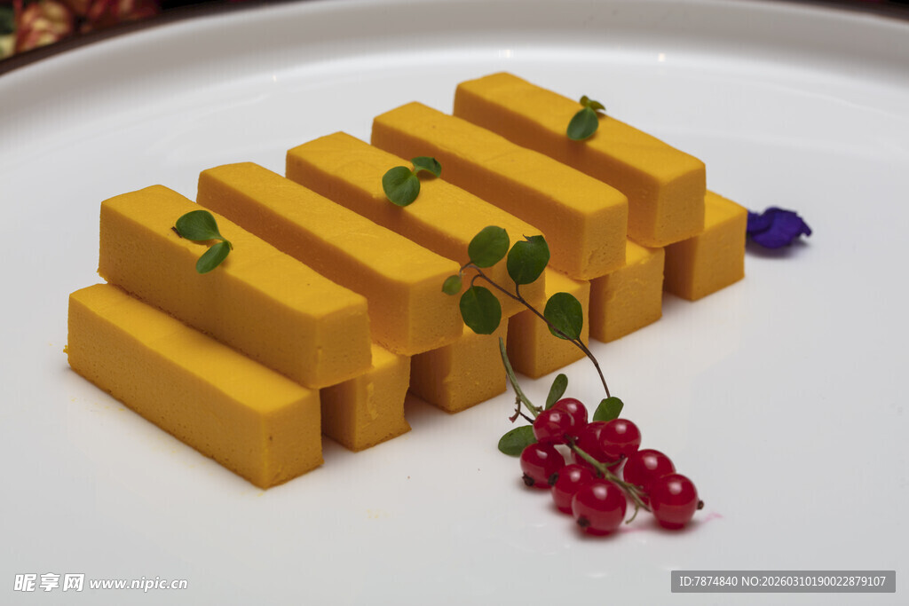 精致南瓜慕斯配浆果