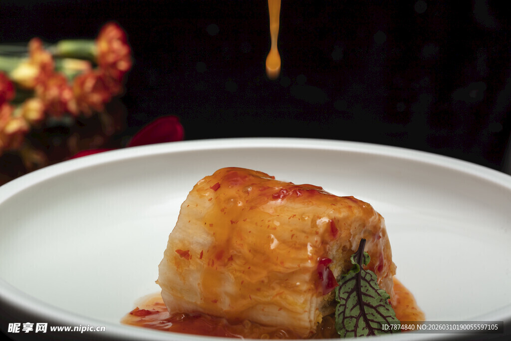 美味酱汁浇淋特色菜肴