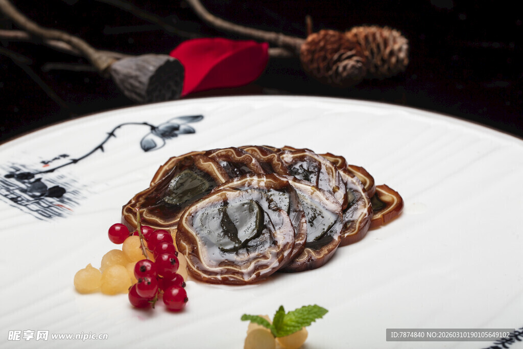 精致摆盘的美味海鲜料理