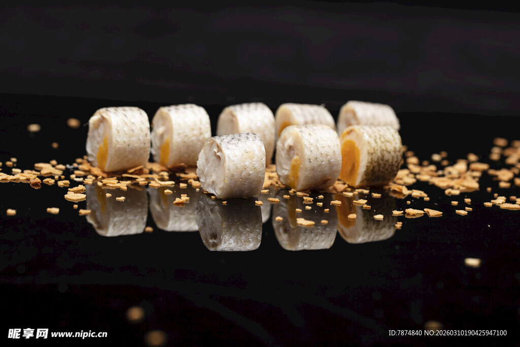 精致寿司卷 点缀金箔