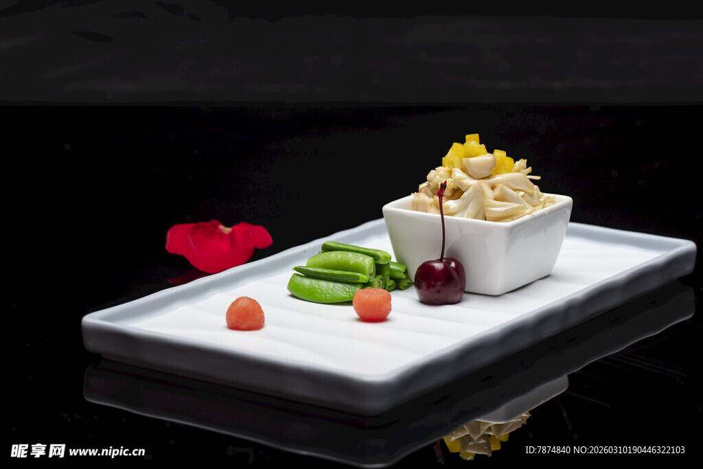 精致甜品摆盘造型展示