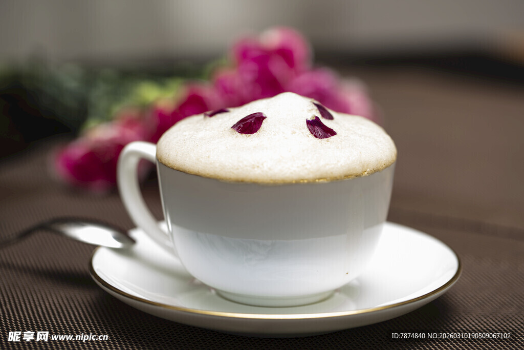 可爱笑脸拉花咖啡