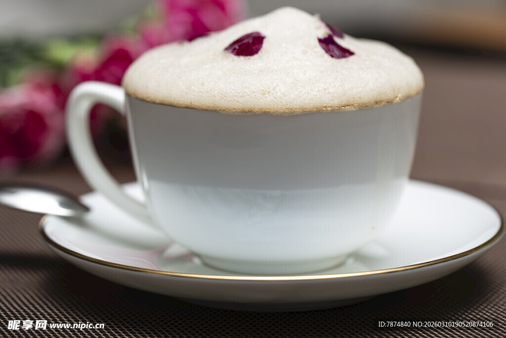 精致卡布奇诺咖啡