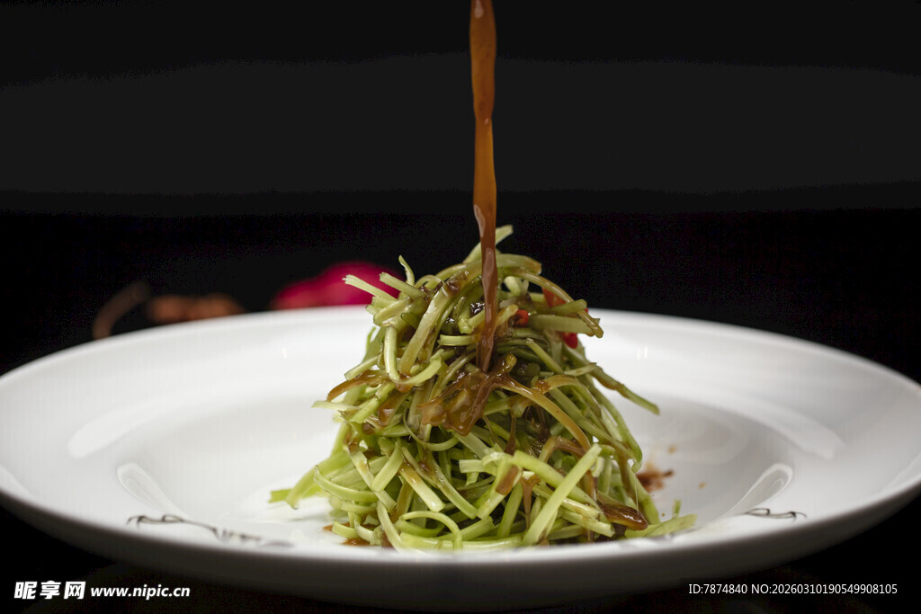 凉拌时蔬 酱汁倾注瞬间