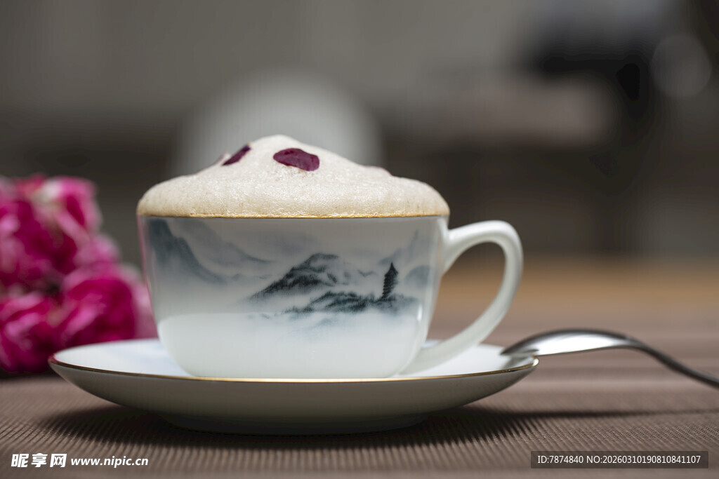 精致咖啡杯中的美味咖啡