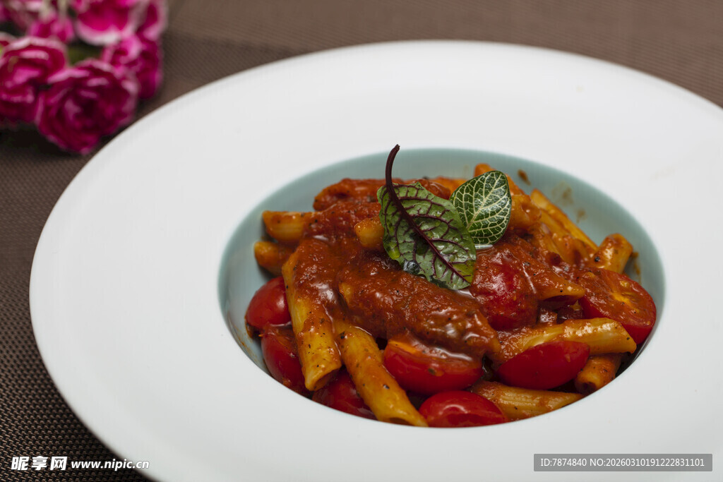 美味肉酱意面摆盘精致