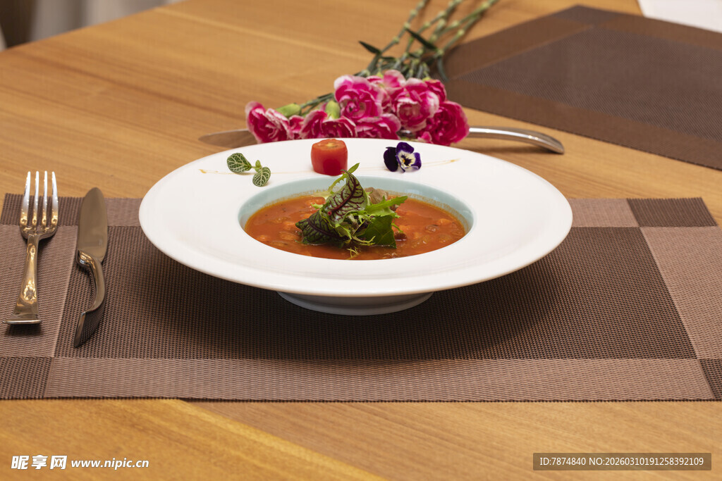 精致摆盘的美味佳肴