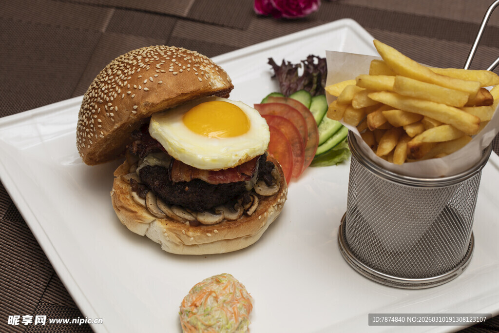 美味汉堡套餐搭配薯条