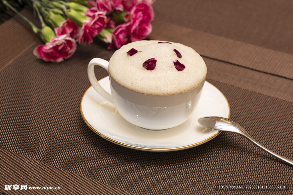 爱心拉花咖啡 浪漫氛围