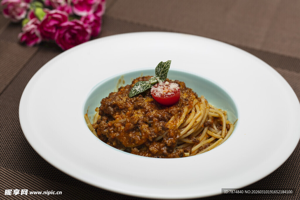 美味肉酱意面摆盘展示