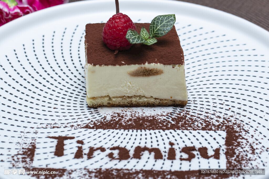 精致提拉米苏甜点