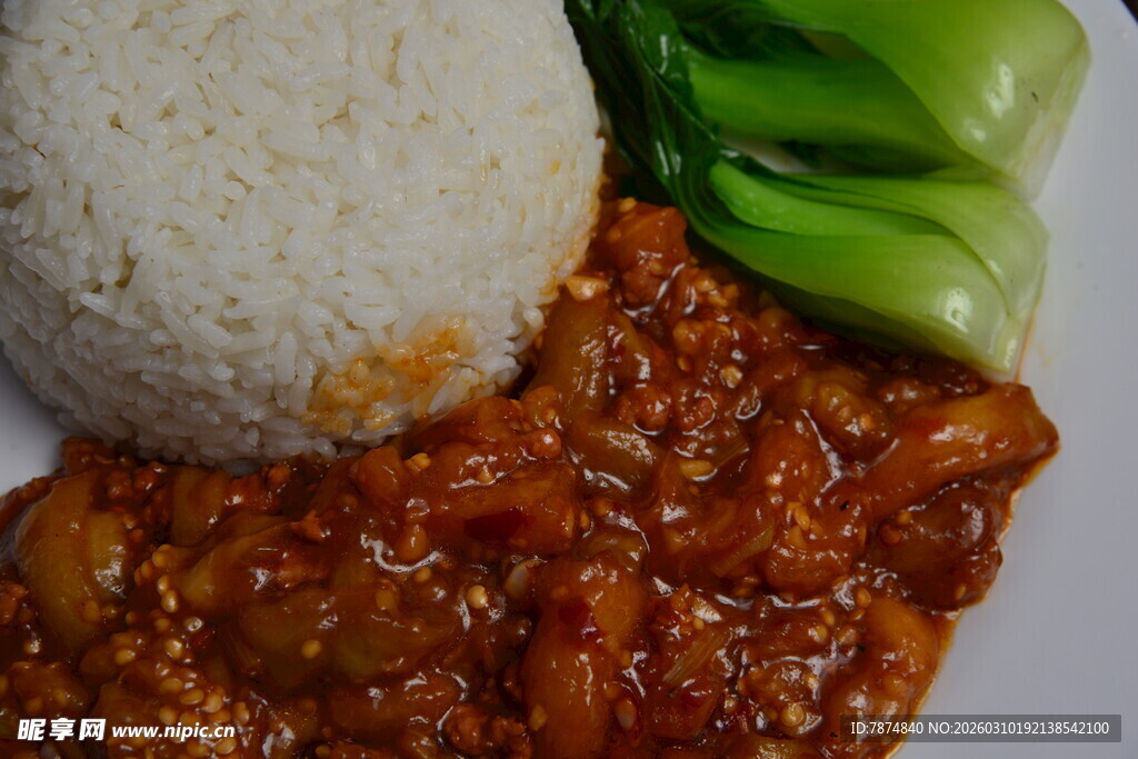 肉酱盖饭配青菜