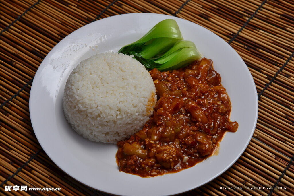 肉酱米饭配青椒
