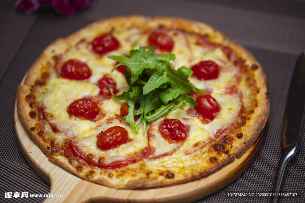 美味番茄芝士披萨