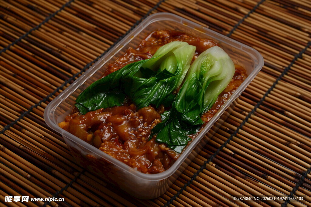 盒装美味肉酱青菜拌饭