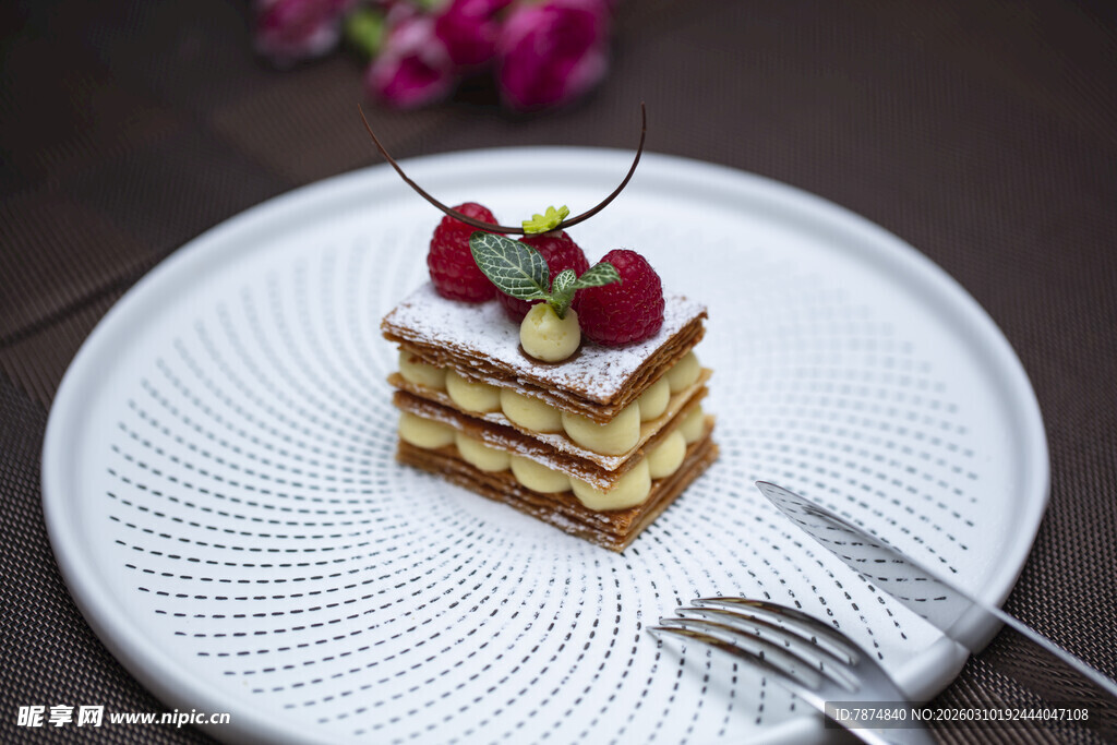 精致草莓奶油千层蛋糕