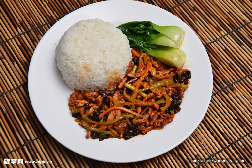 美味盖饭配青菜