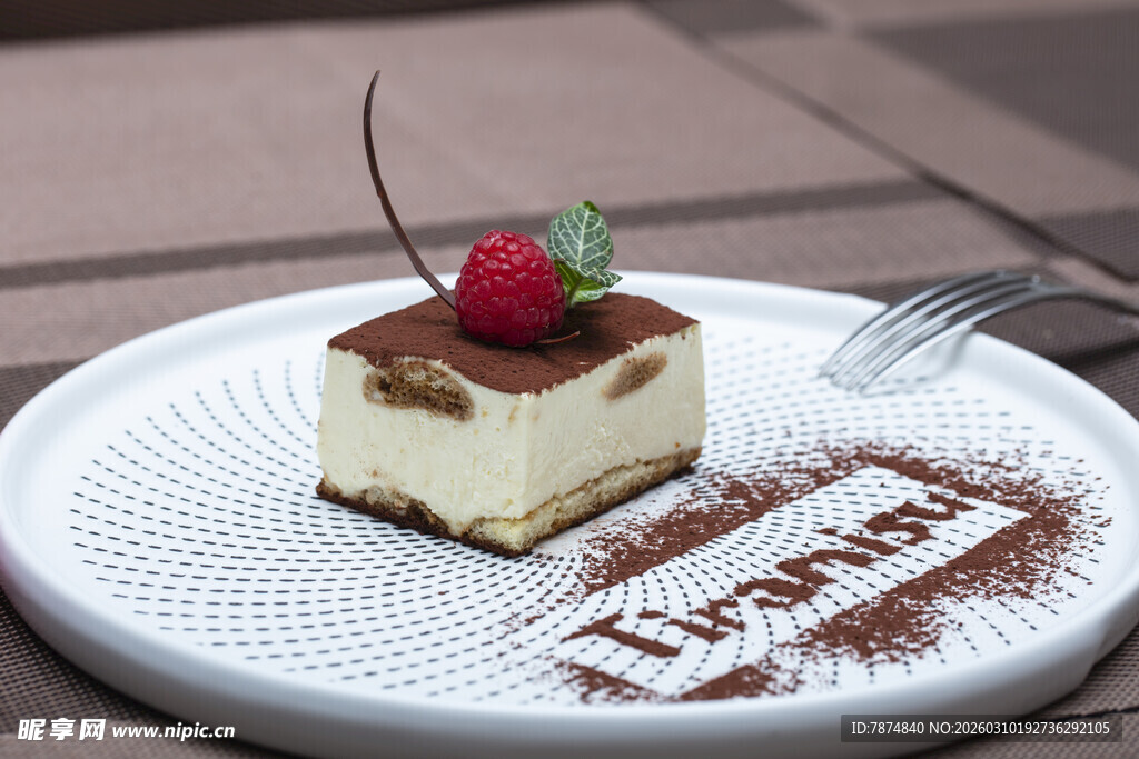 精致提拉米苏甜点