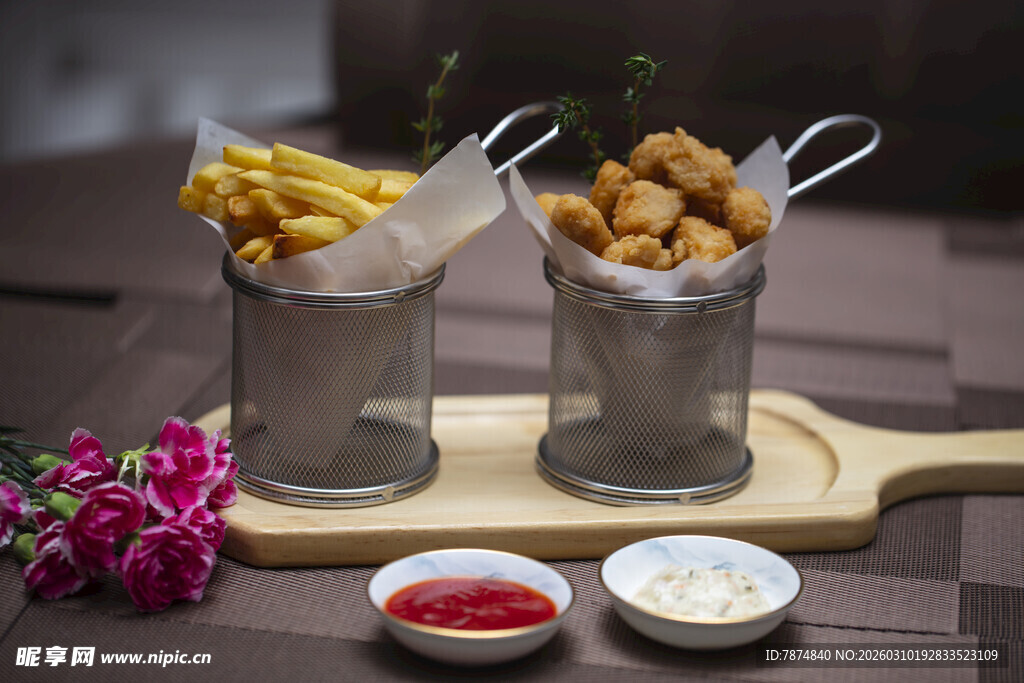 美味炸物组合配蘸料