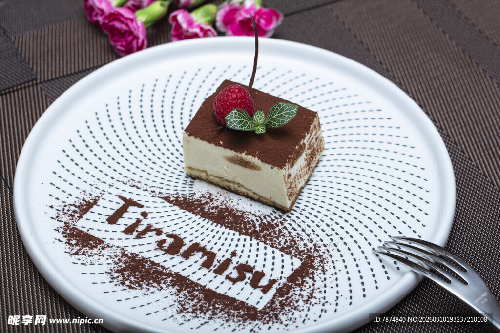 精致提拉米苏甜点