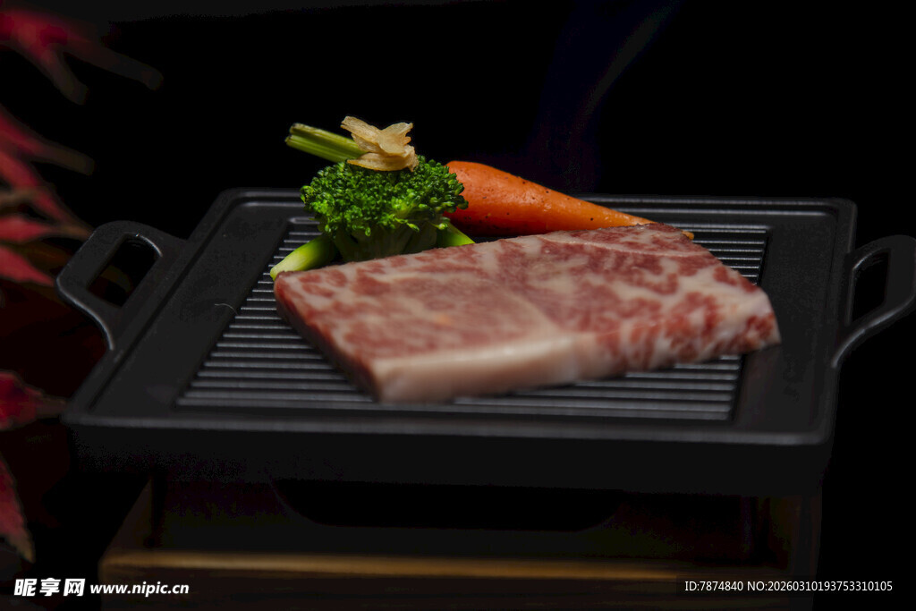 新鲜猪排搭配时蔬