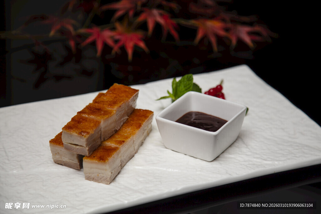 美味叉烧配蘸料