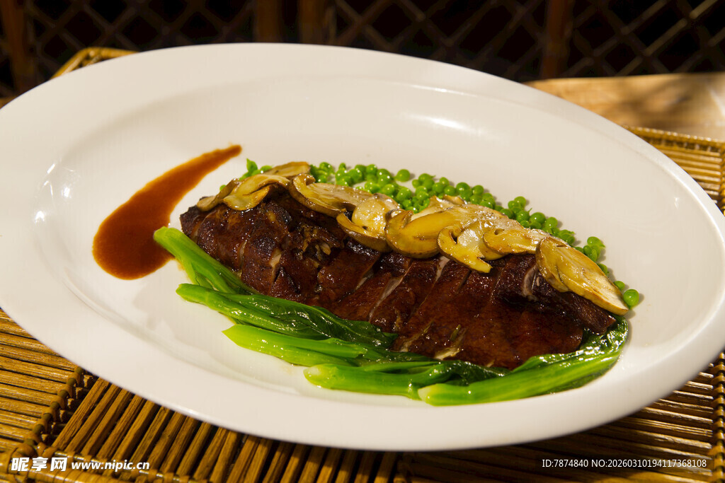 蒜蓉浇汁鲜嫩茄子