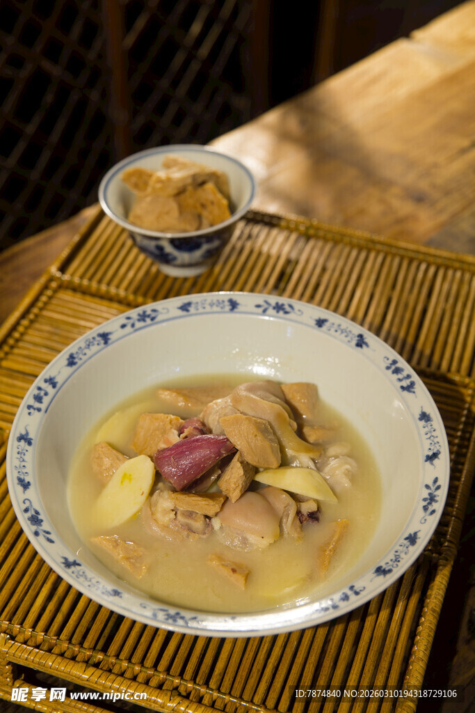 滋补鸡汤 营养美味佳肴