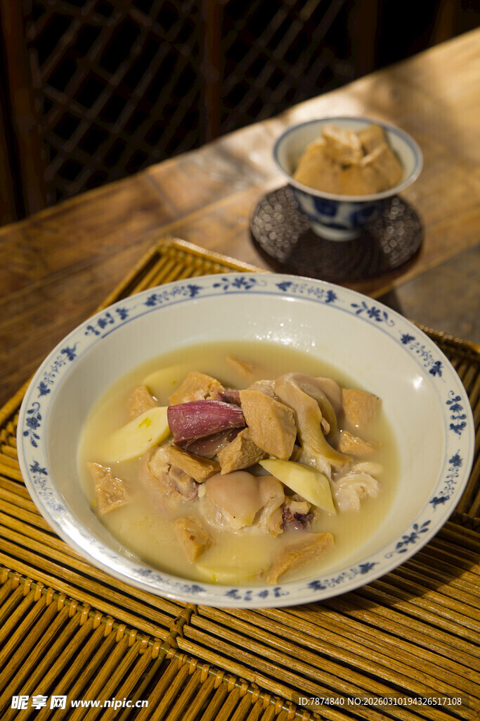 滋补鸡汤 营养美味佳肴