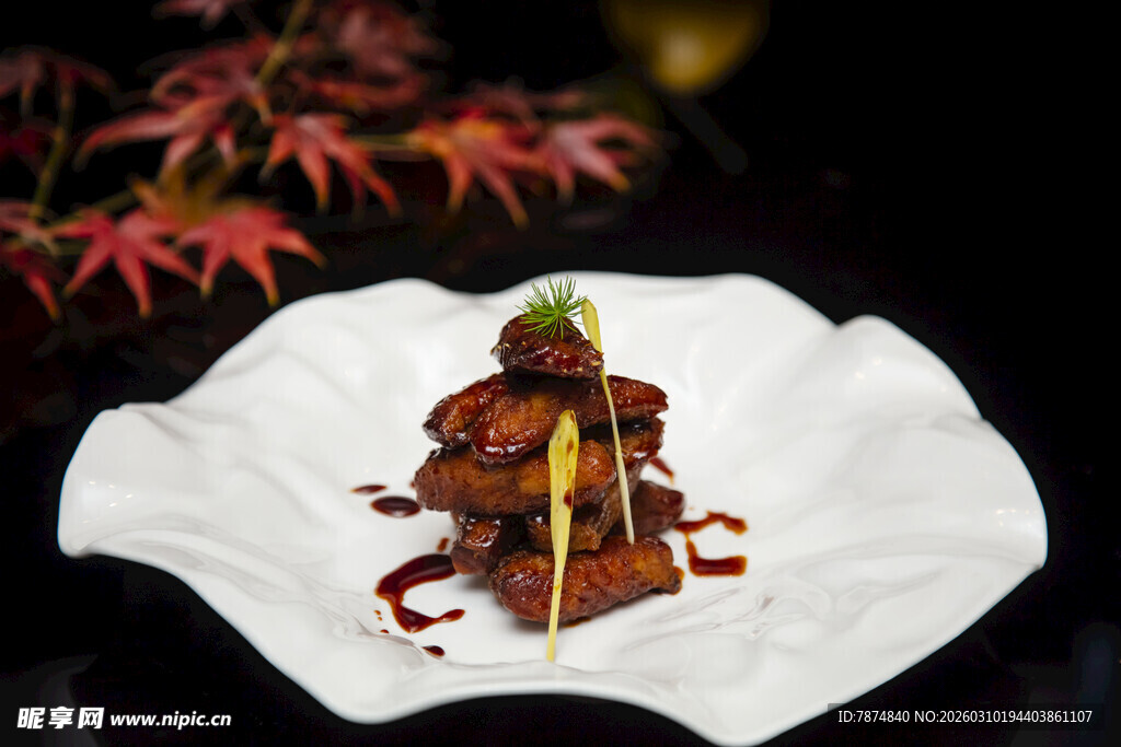 精致巧克力甜点摆盘