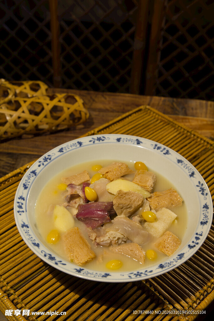 玉米排骨靓汤 营养美味