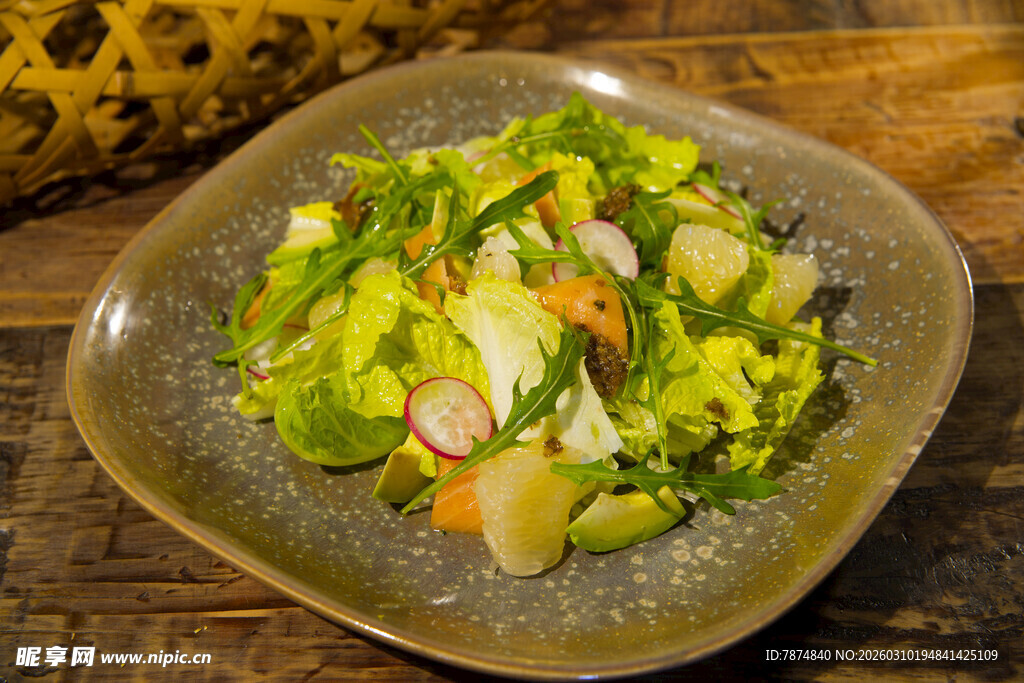 蔬菜沙拉摆盘精致诱人