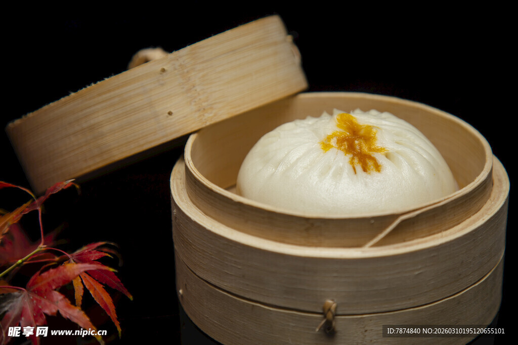 竹笼中的精美特色大包子