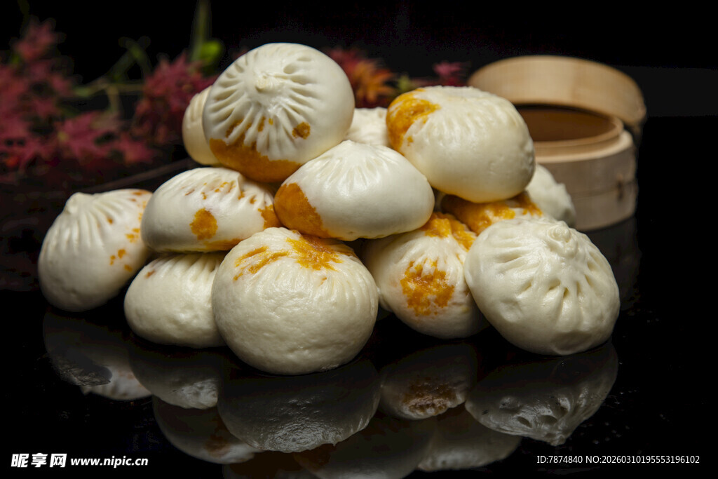 美味蟹黄包堆叠展示