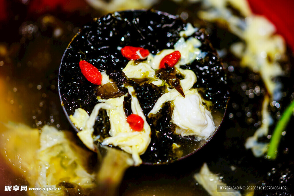 美味滋补的枸杞木耳羹