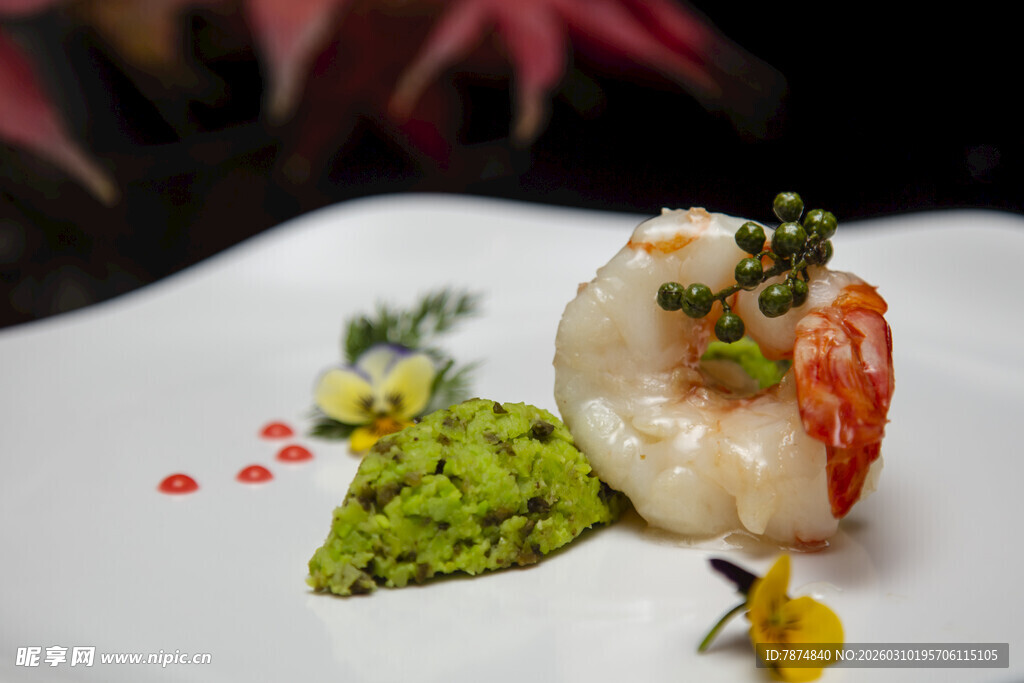 精致虾仁摆盘美食