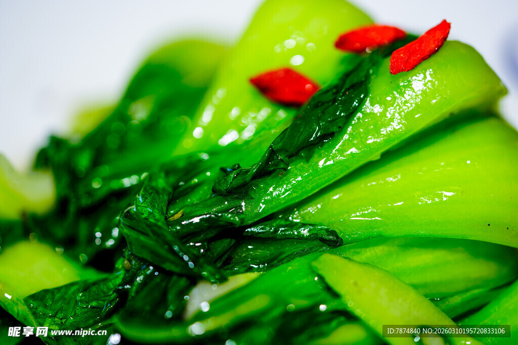 清炒青菜点缀红椒